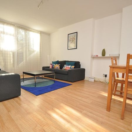 Appartamento Large Garden Flat In The Heart Of Islington Londra Esterno foto